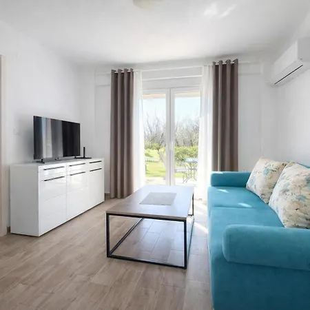 Danai & Palm Complex By Horizon Homes *